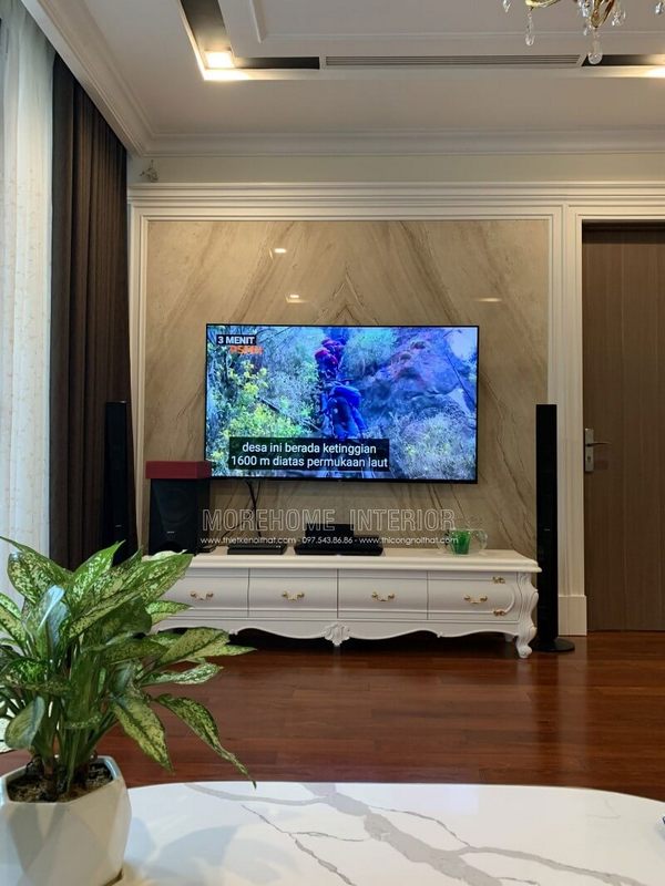 Lắp đặt kệ tivi cao cấp tân cổ điển màu trắng sang trọng